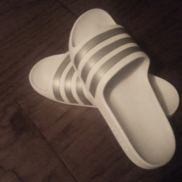 ADIDAS ATHLETIC SHOES - Picture 2 of 2